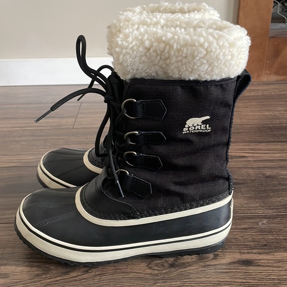 Sorel winter boots - Picture 3 of 10